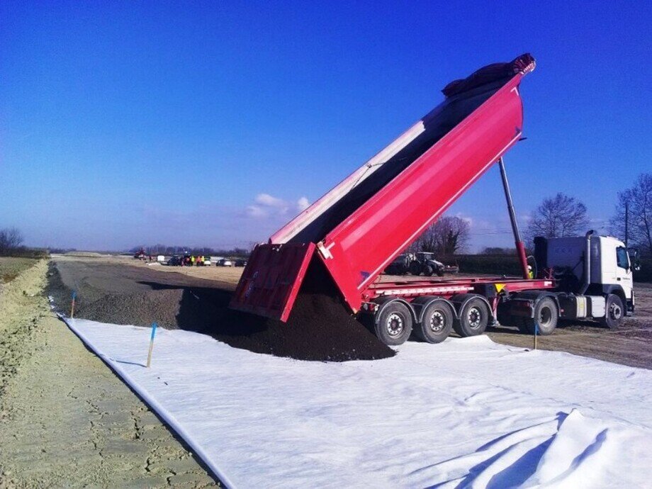 Digues du Rhône, chemins en surface