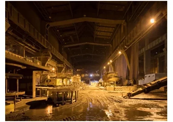 Une des halles de Dunkerque avant installation de l'éclairage LED