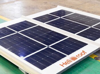 ArcelorMittal lance Helioroof®, une toiture en acier révolutionnaire bas carbone et tout en un, integrant des cellules solaires