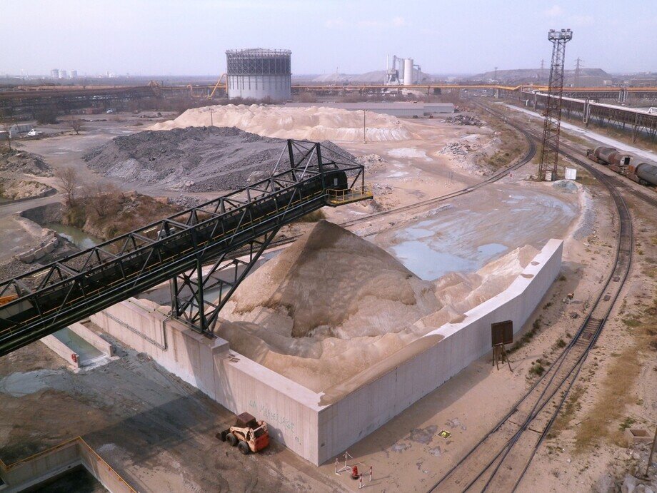 Tas de laitier de Haut-Fourneau (Fos-Sur-Mer) 