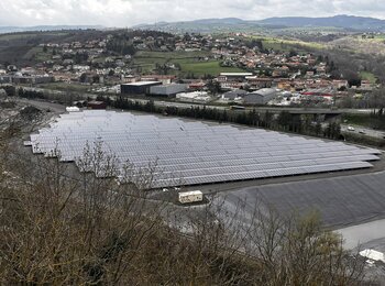 La centrale solaire de Châteauneuf (42) : un nouveau souffle pour la transition énergétique au cœur de la Loire