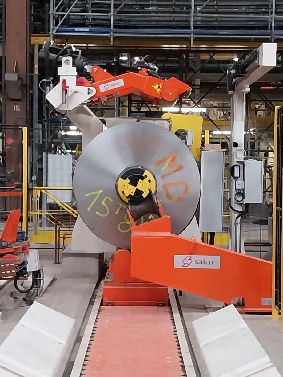 Bobine sur mandrin dérouleur – lignes de refendage et emballage