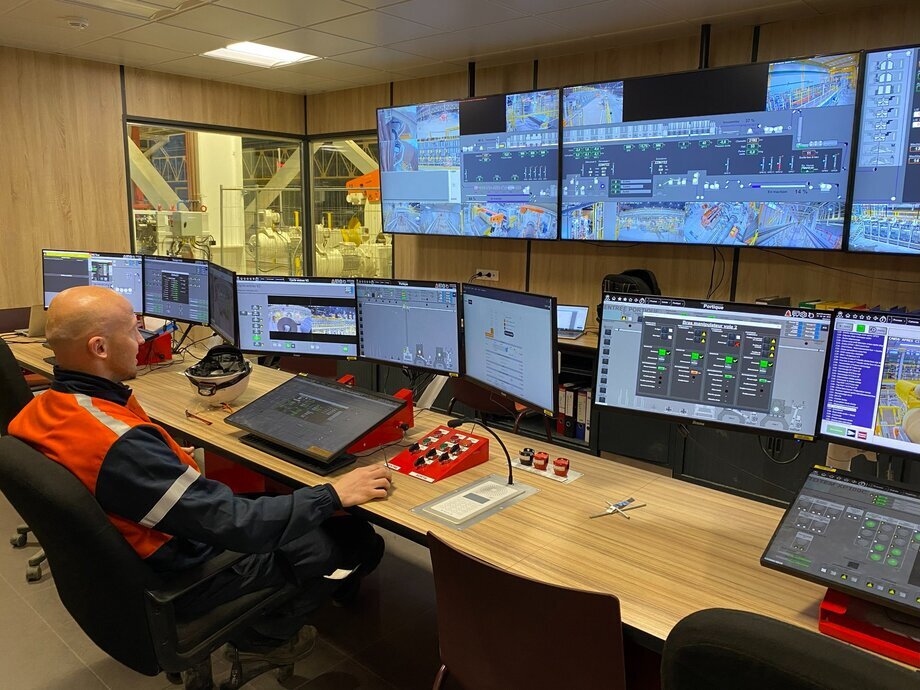 Cabine de pilotage de la ligne de recuit et vernissage 